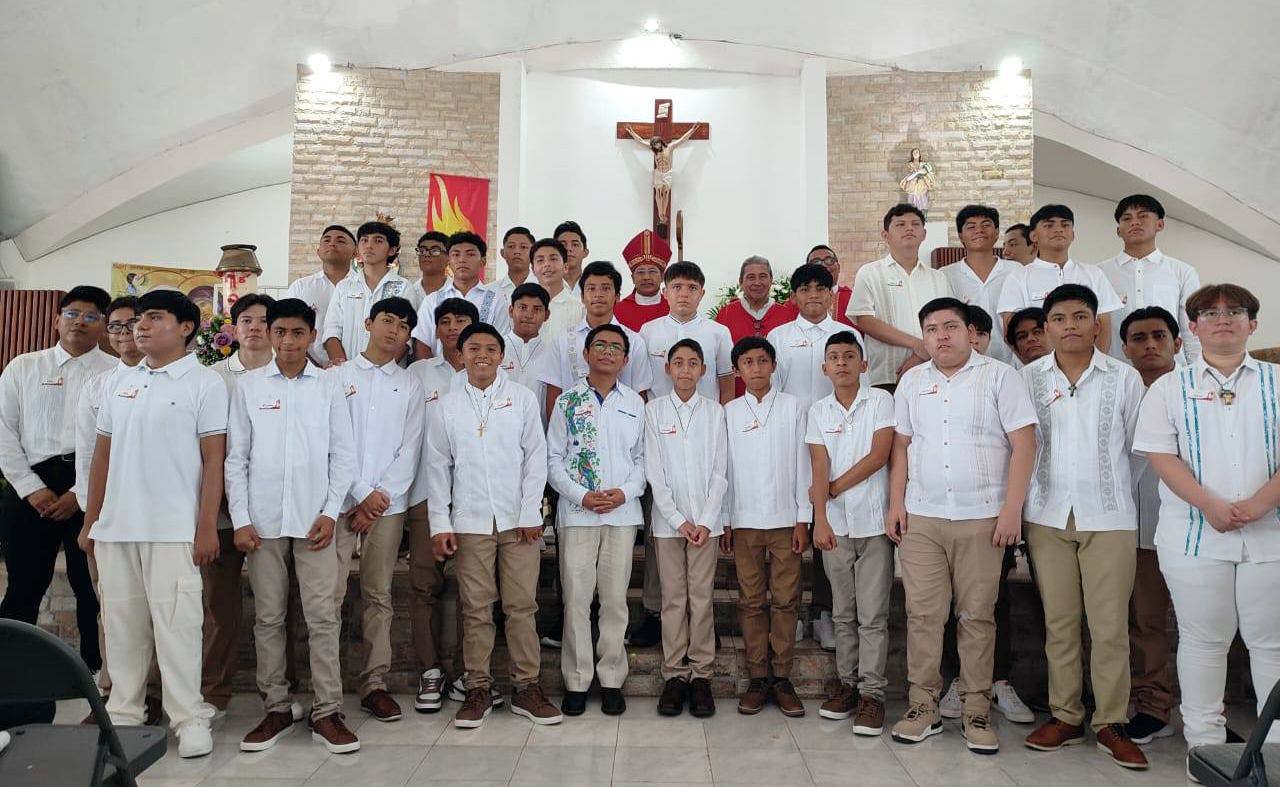 61 fieles reciben el Sacramento de la Confirmación en Los Vergeles